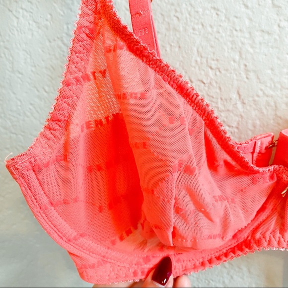 Savage Fenty Flocked Logo Bra - Picture 2 of 5